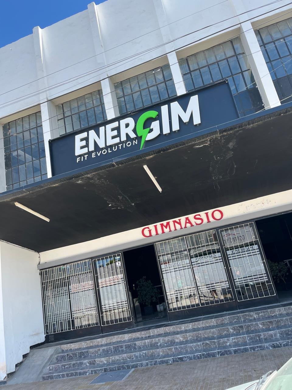 Letras corpóreas con acabado profesional